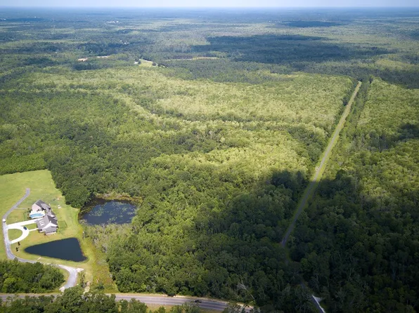 22 State Hwy, Saint Amant, LA 70774