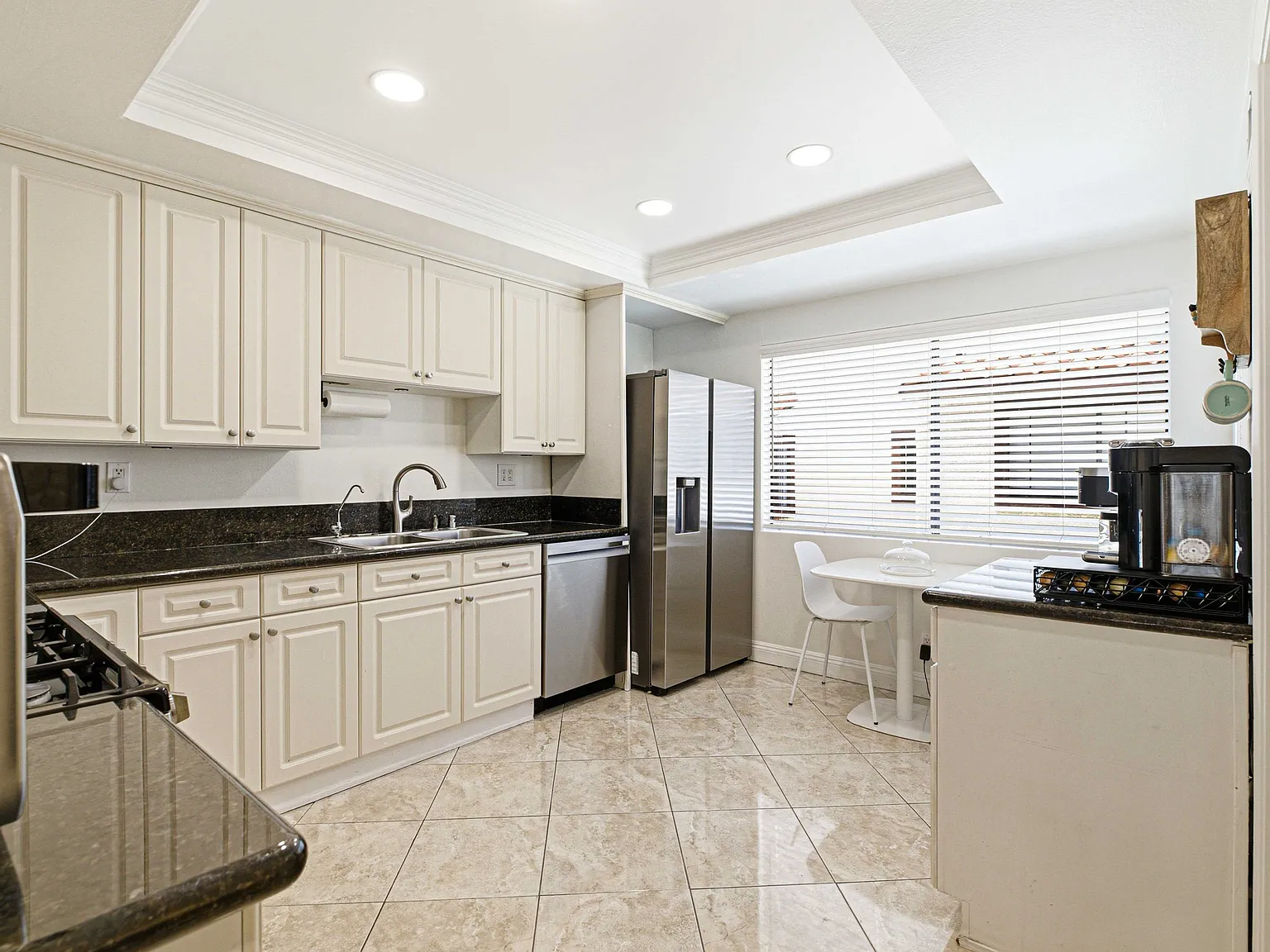 3 bed, 2.5 bath, 1430 sqft, $3,599 — Photo 2