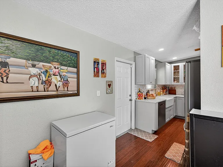 300 SW 25th Ave — Photo 12
