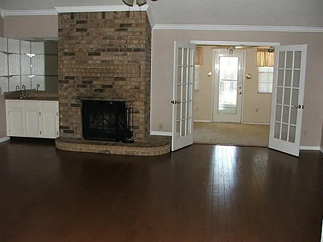 910 Bitternut Dr — Photo 5
