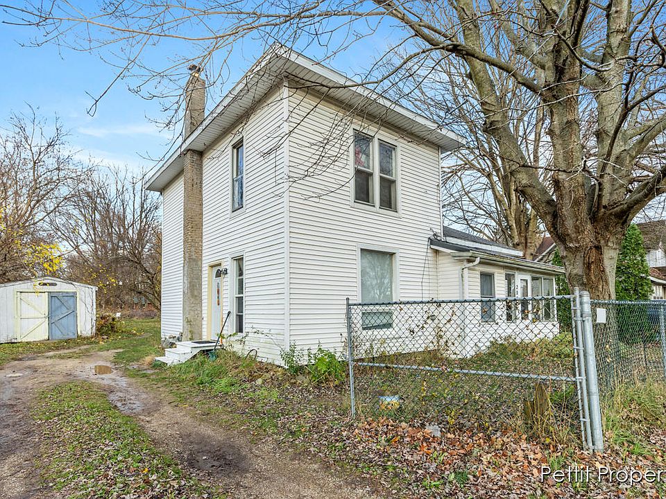 1st image of 207 E Van Buren St