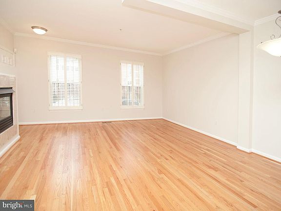 3rd image of 1604A Hunting Creek Dr #A