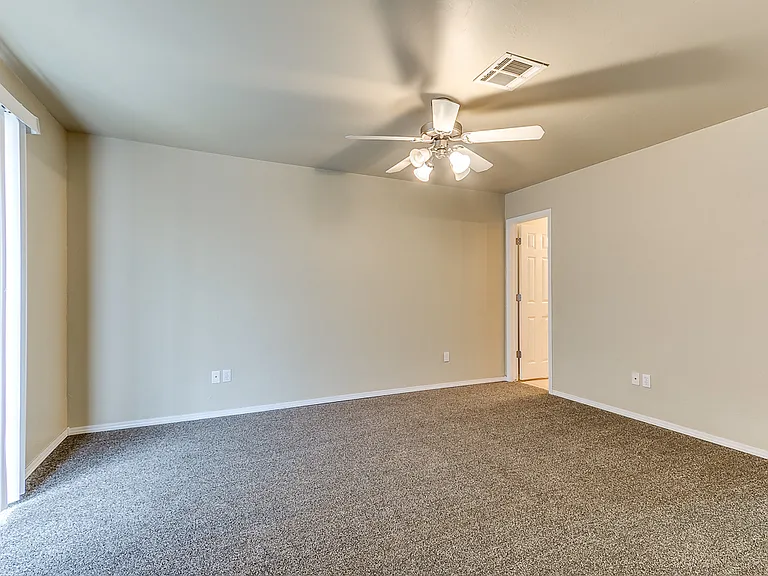 2427 W Oklahoma Ave — Photo 17