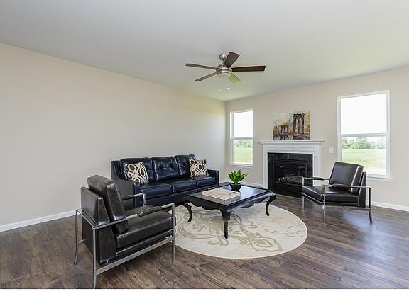 Great Room With 9 Foot Ceilings and Gas Fireplace