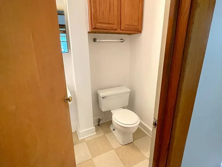 914 Vaughn St — Photo 6