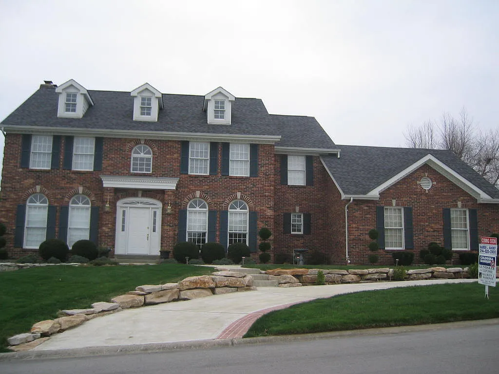562 Malinmor Dr photo 1
