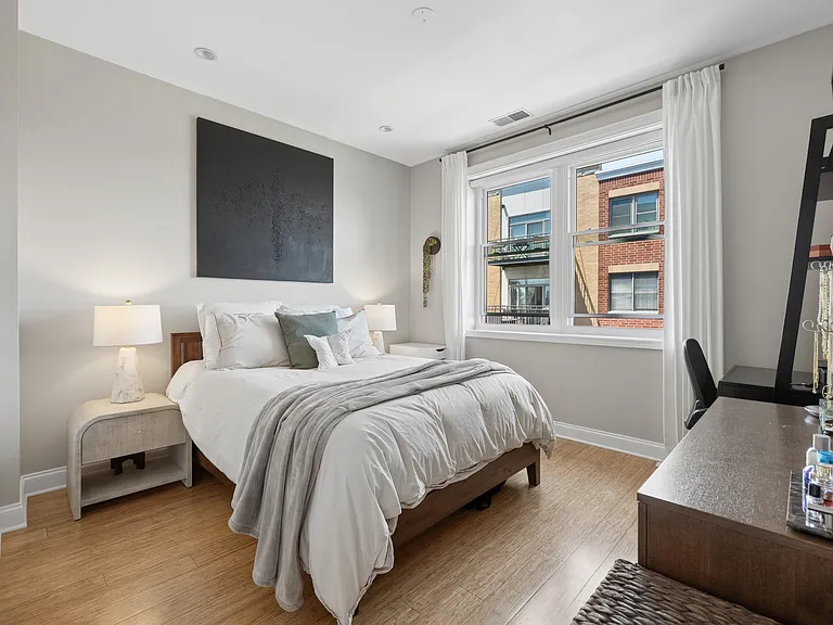 2310 W Saint Paul Ave #501 — Photo 17
