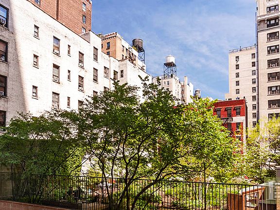 3rd image of 275 W 96th St APT 4B