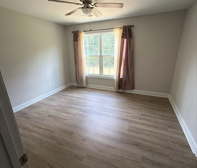 1135 Davis St — Photo 7