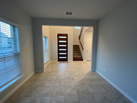 5th image of 728 Plaza Ln