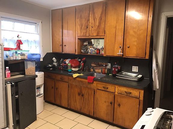4th image of 621 Kansas St