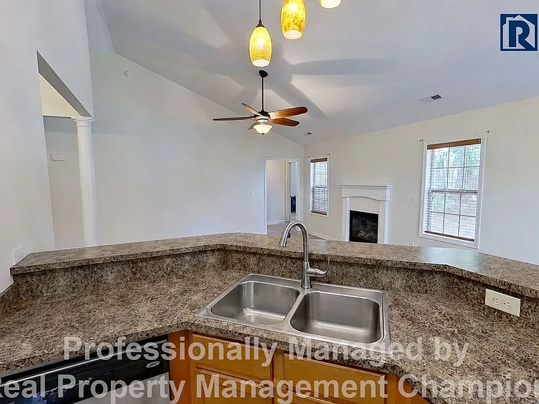 1734 Heatherstone Ln — Photo 7