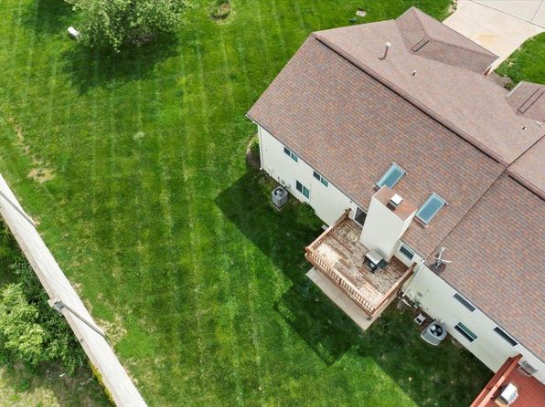 1902 Bennington Common Dr, Saint Louis, MO 63146