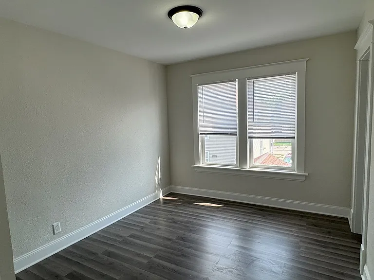 6435 21st Ave — Photo 14