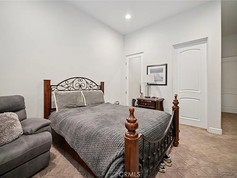 17401 Raymer St — Photo 21