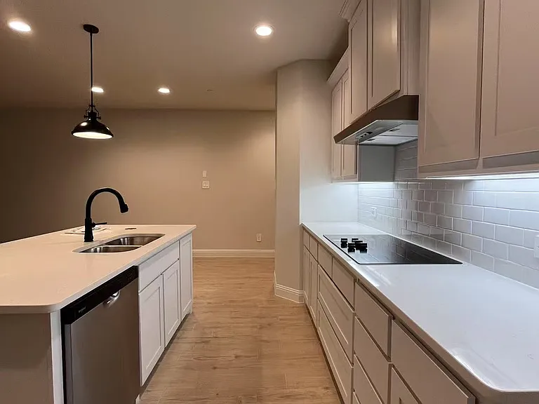 633 Sandiford Ct — Photo 5