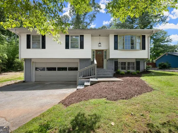 6262 Laurel Wood Trl, Flowery Branch, GA 30542