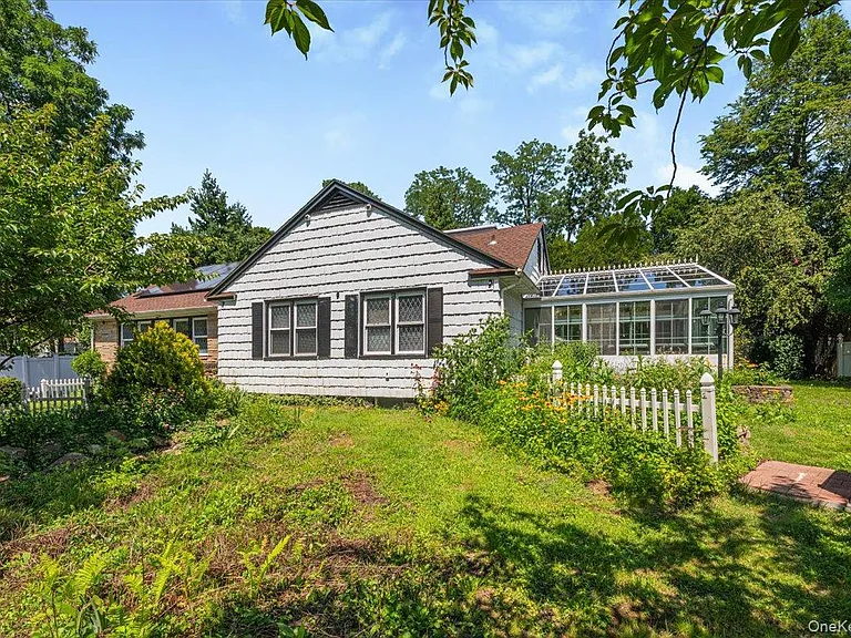 1155 Webster Ave — Photo 37