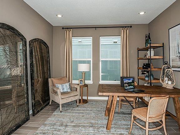 5th image of 653 SE Ranch Oak Cir