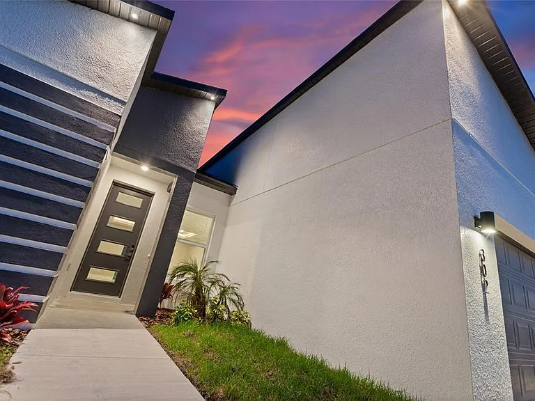 302 Elderberry Ct — Photo 4