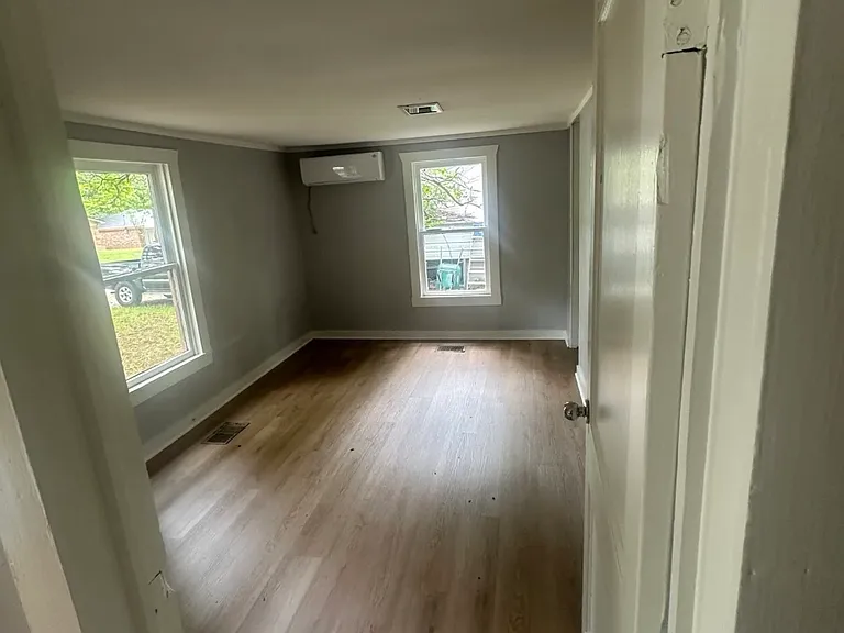 305 Bowers St — Photo 4