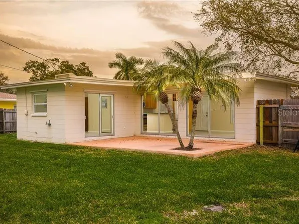 3746 Overlook Dr NE, Saint Petersburg, FL 33703