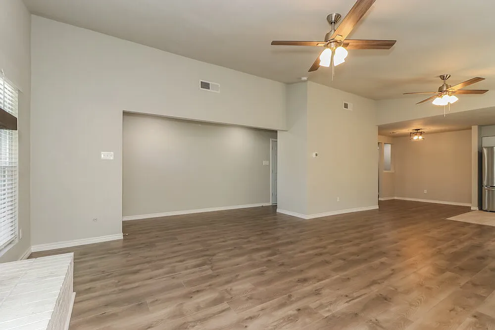 3 bed, 2.0 bath, 1673 sqft, $2,050 — Photo 4