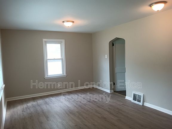 3rd image of 2221 Wismer Ave