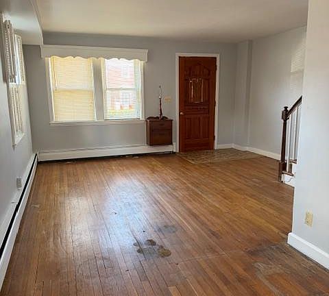 3rd image of 322 Arundel Rd W