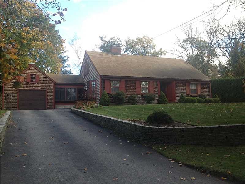 174 Meshanticut Valley Pkwy, Cranston, RI 02920 Zillow