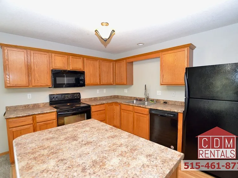 293 NE Basswood — Photo 3