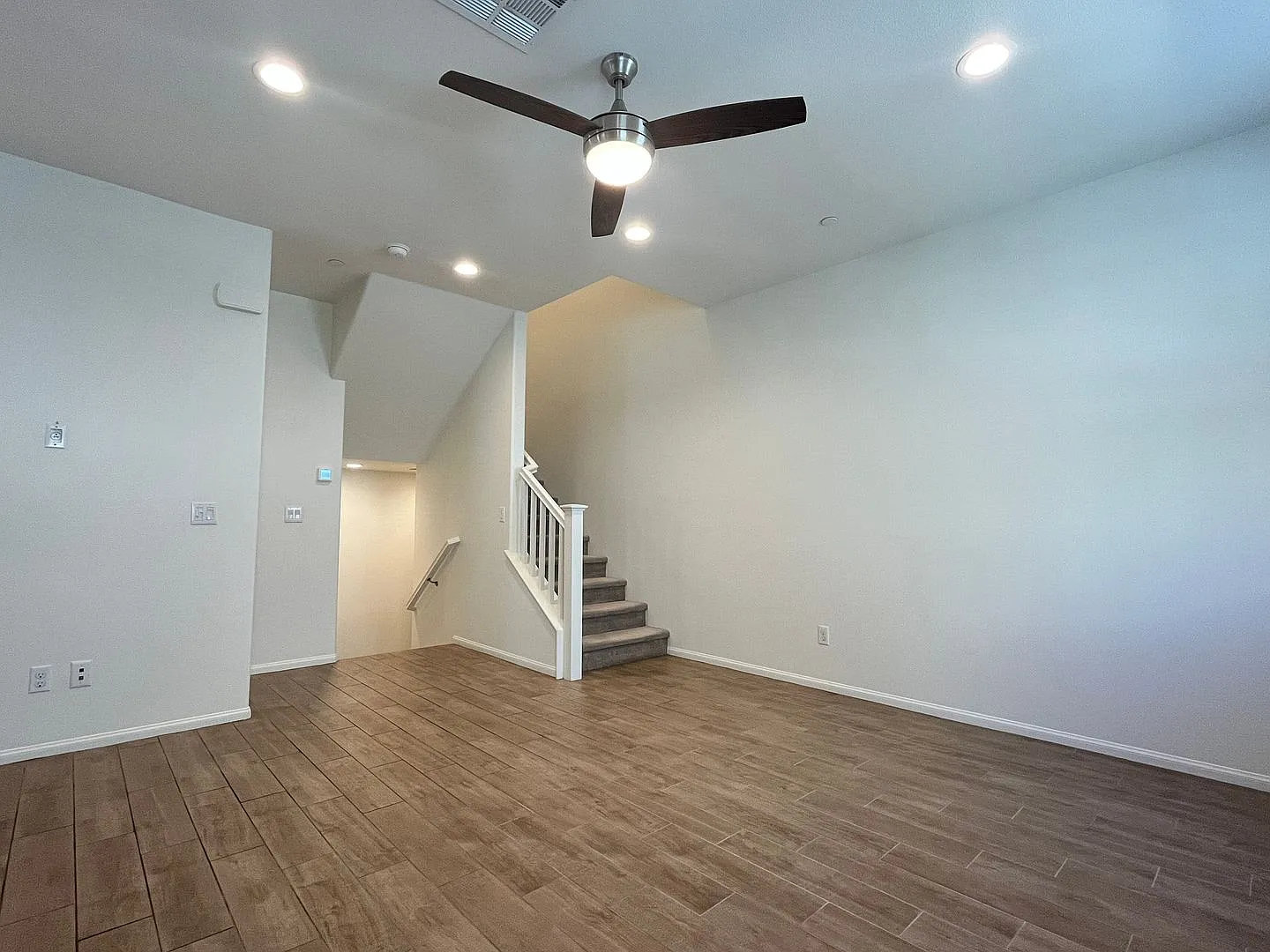 3bd/3ba Townhome in Skyline Townhomes — Photo 3