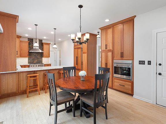 5th image of 208 Millcreek Ln
