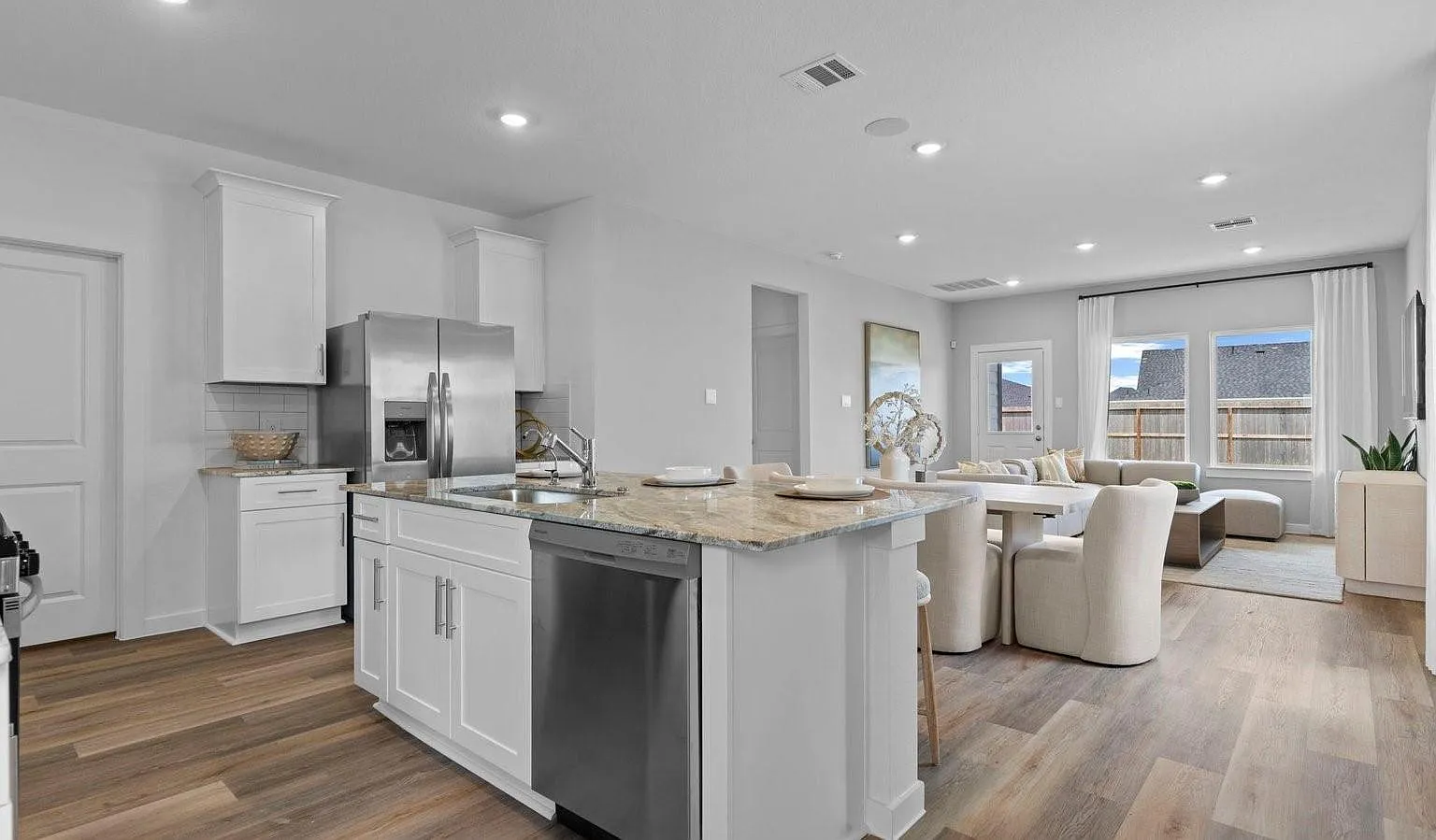 4 bed, 2.5 bath, 2042 sqft, $2,450 — Photo 4