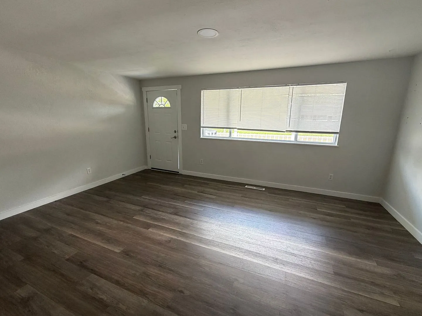 Updated 3 bedroom/2 Full Bath Huber Heights Ranch — Photo 2