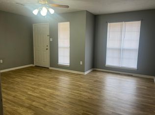 1913 Tyler St #B, Conway, AR 72032