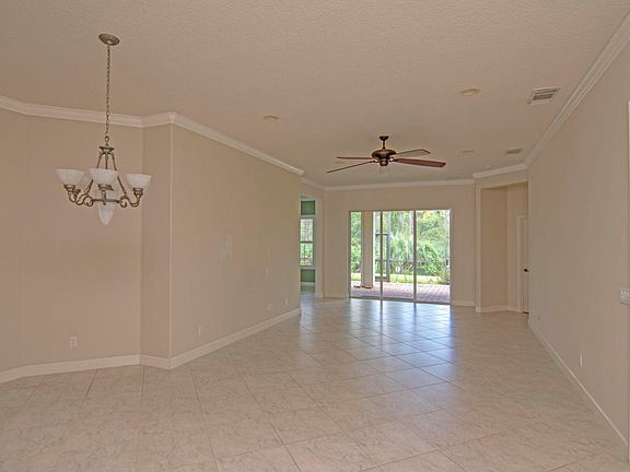 4th image of 564 NE Canoe Park Cir
