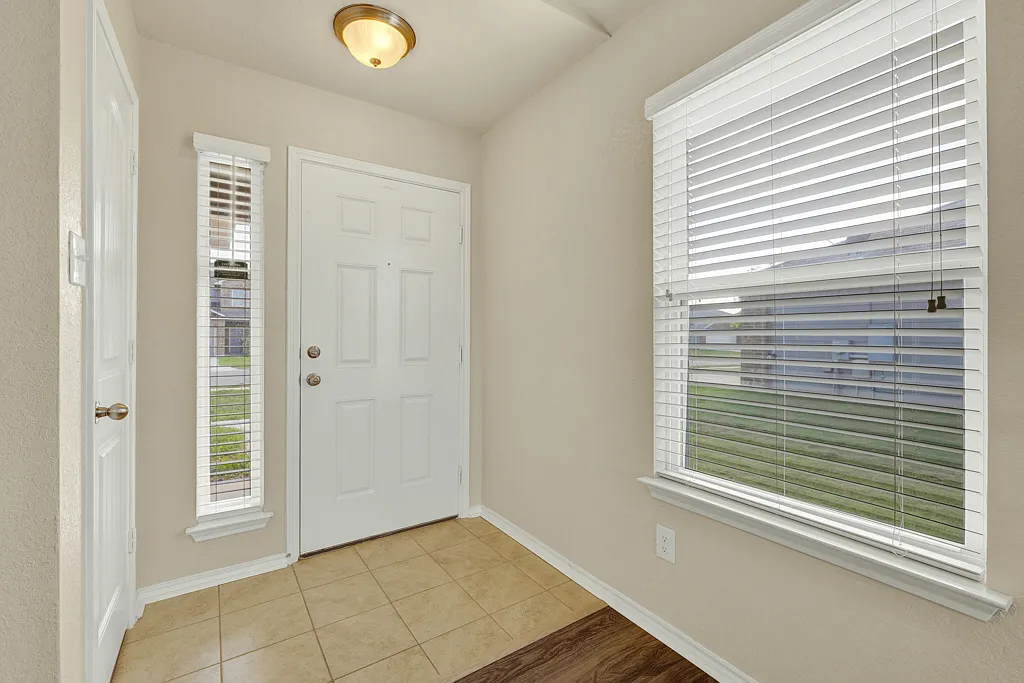 Building Photo - 1512 Doncaster Dr