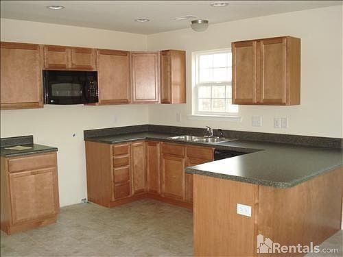 2nd image of 4 Slate Ln