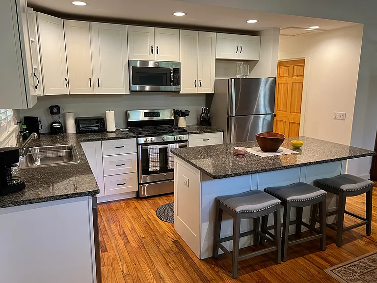 206 Sumter St SE — Photo 9
