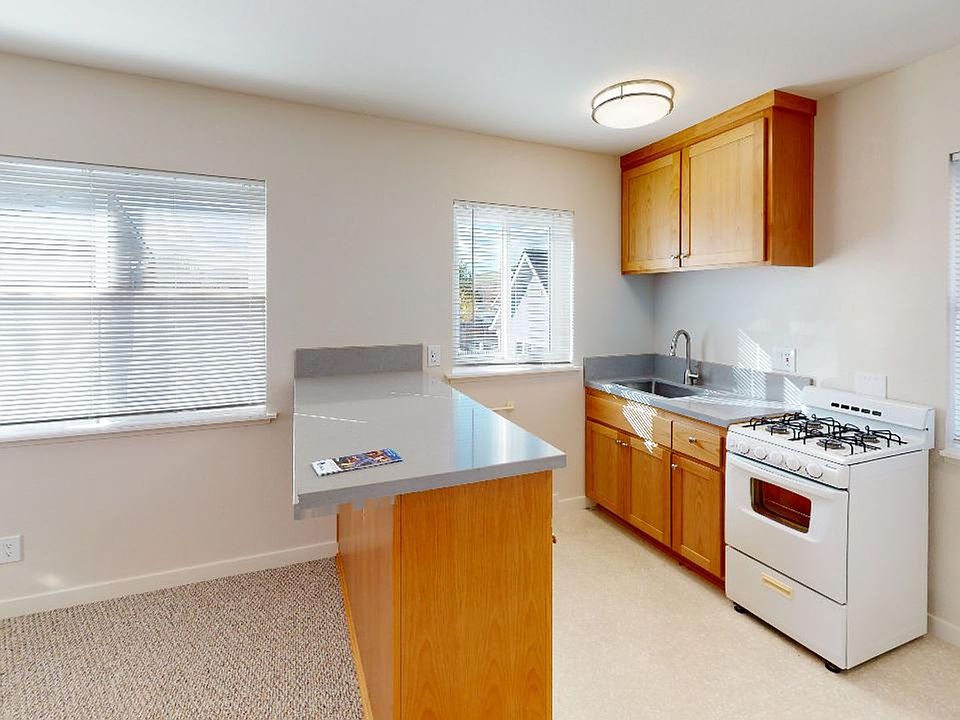 1st image of 627 Branch St #B
