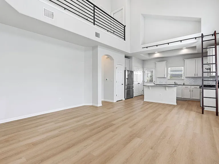 10221 Forest Grove Dr — Photo 4