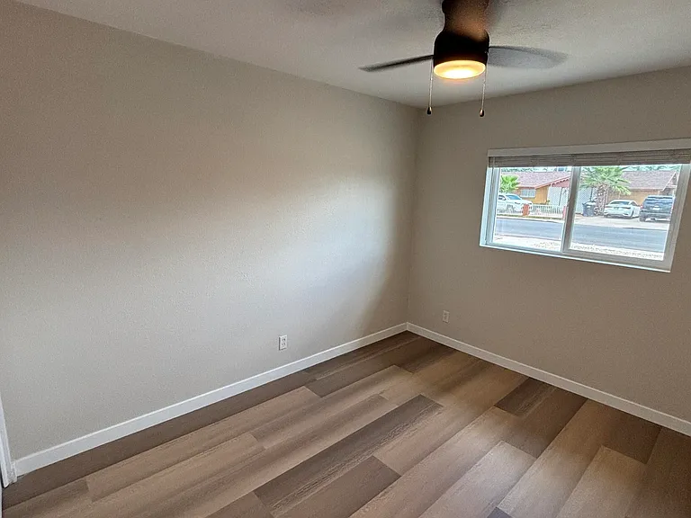 902 E 8th Ave — Photo 18