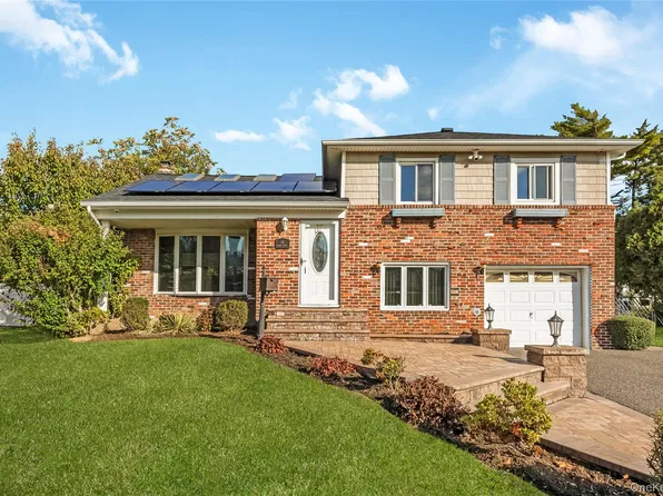 19 Grant Street, Farmingdale, NY 11735