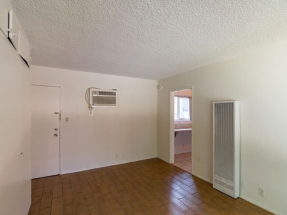 4th image of 406 Oak St Unit 4