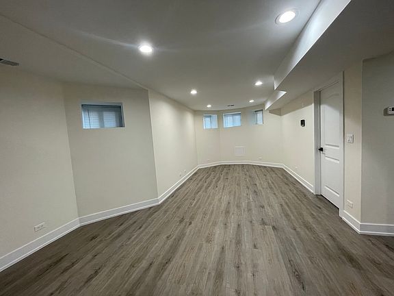 2nd image of 3141 N Ridgeway Ave #G