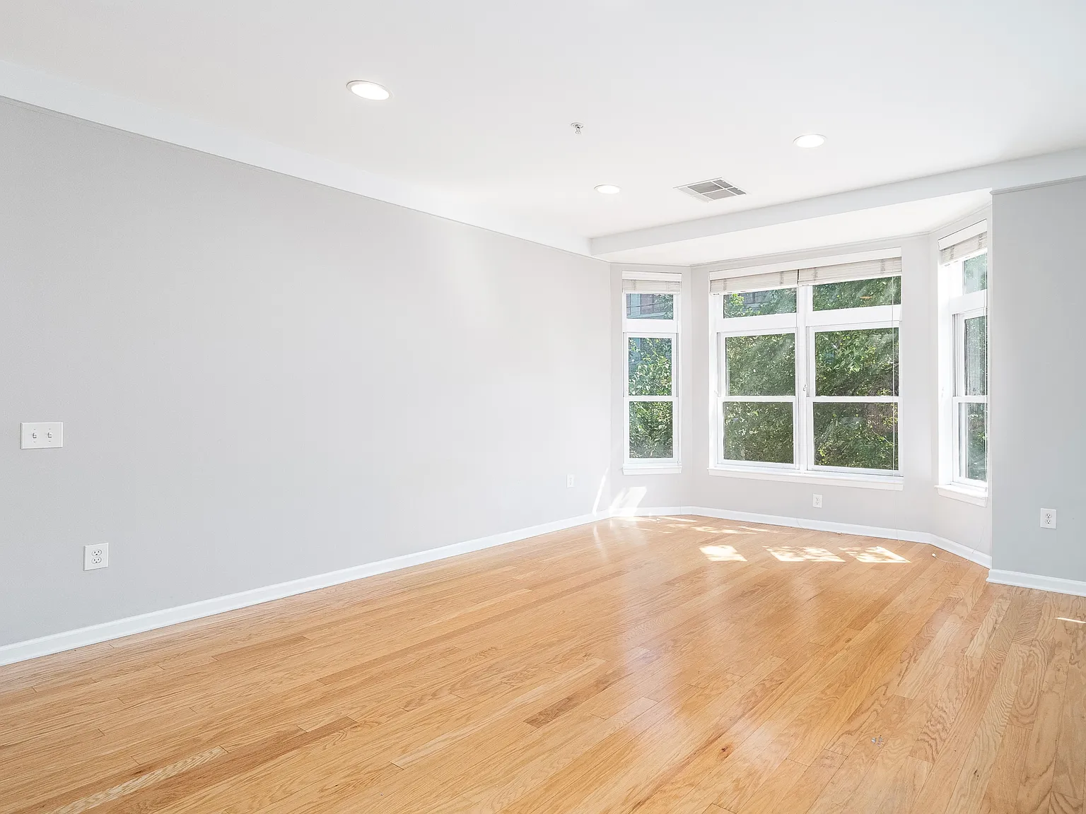 1300 Grand St — Photo 4