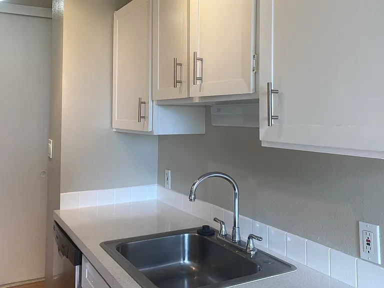 2020 Building — Photo 51