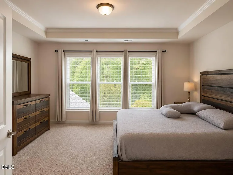 328 Villanova Dr — Photo 14
