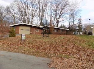 840 Fairfield Dr, Hermitage, PA 16148